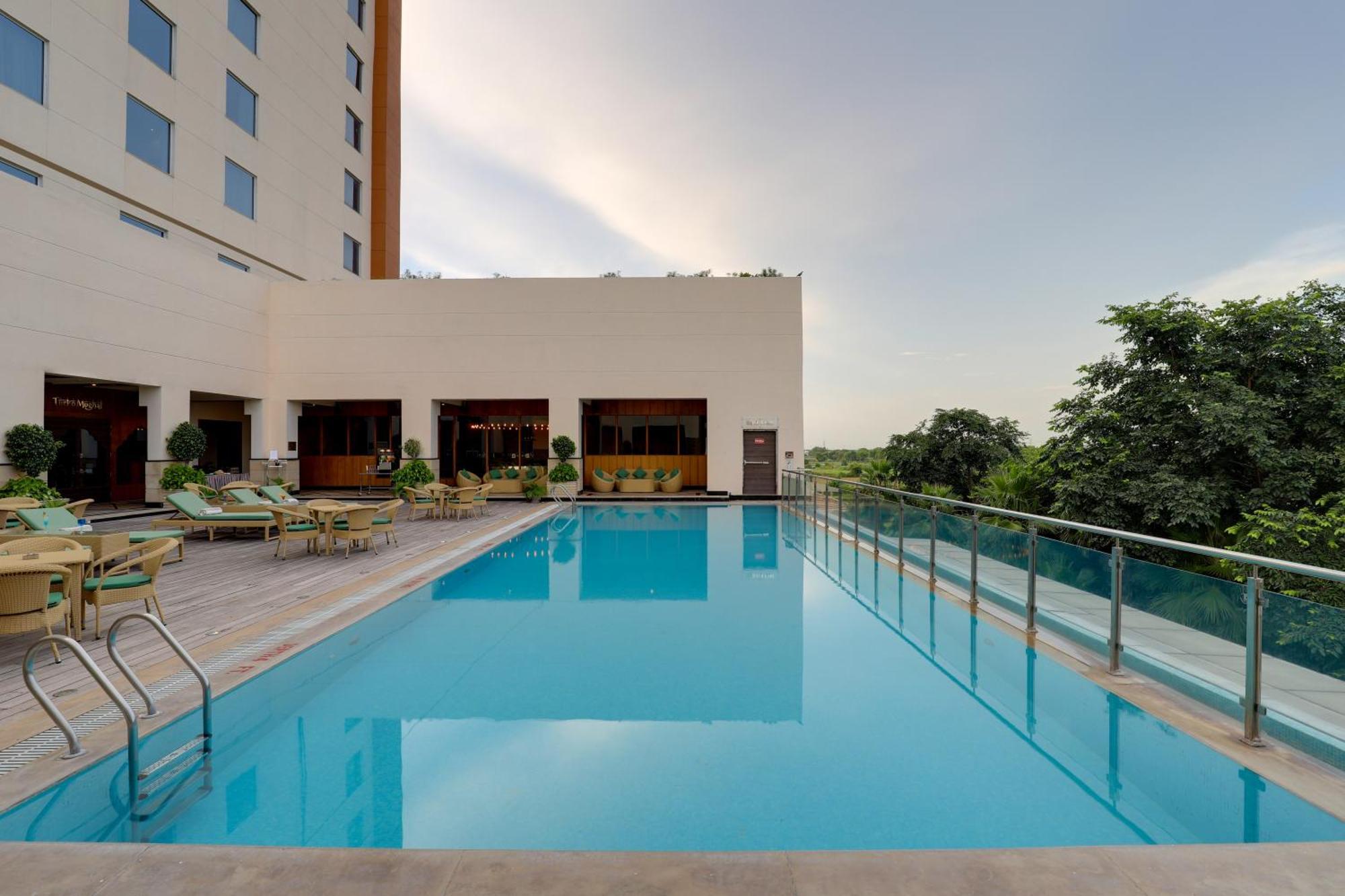 Ramada Plaza By Wyndham Agra Hotel Agra  Bagian luar foto