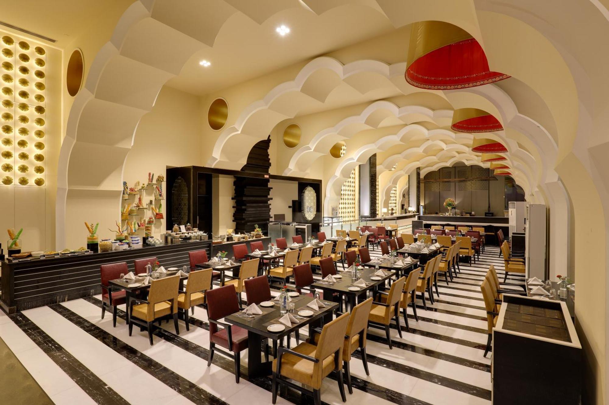 Ramada Plaza By Wyndham Agra Hotel Agra  Bagian luar foto