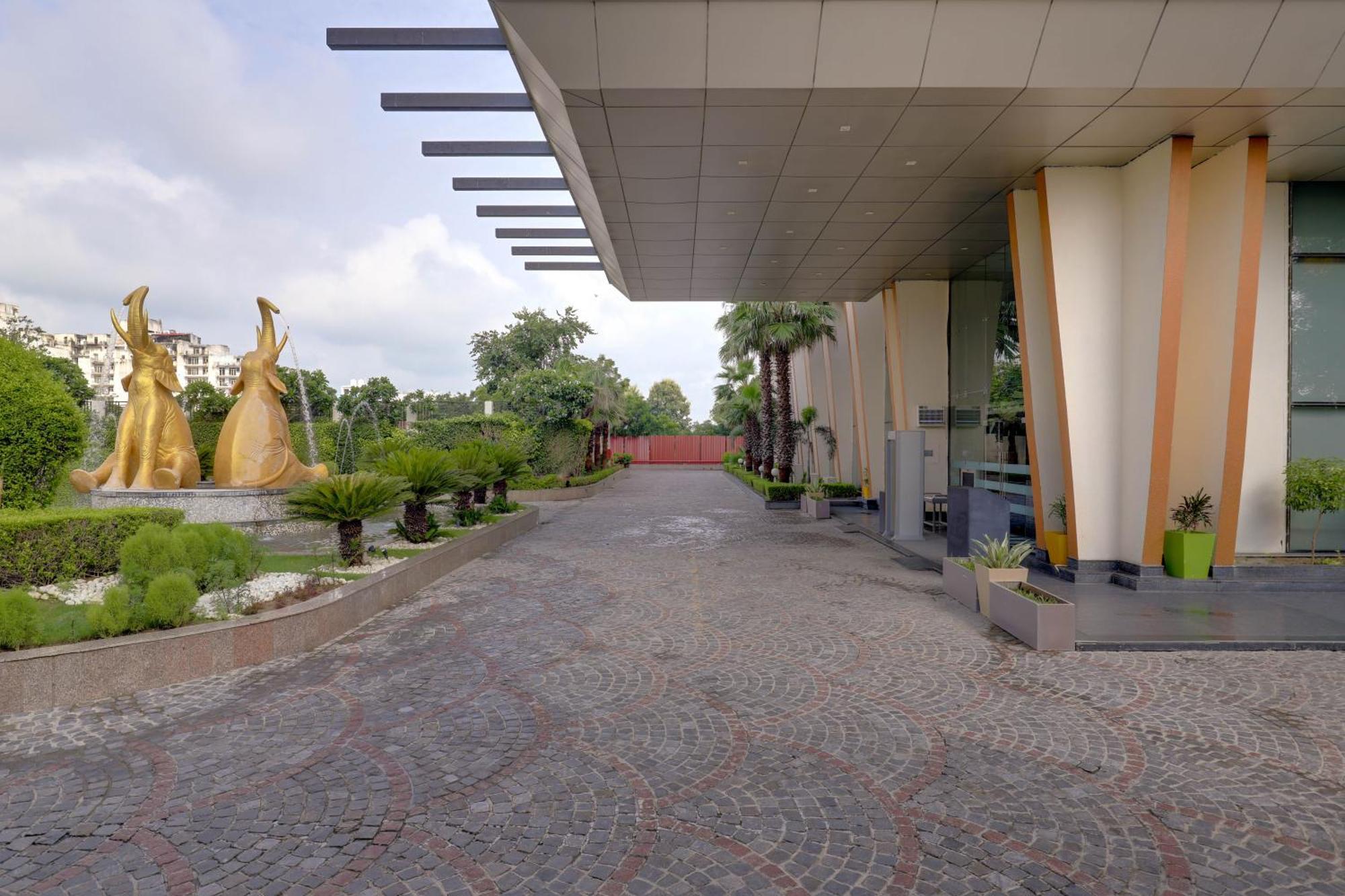 Ramada Plaza By Wyndham Agra Hotel Agra  Bagian luar foto