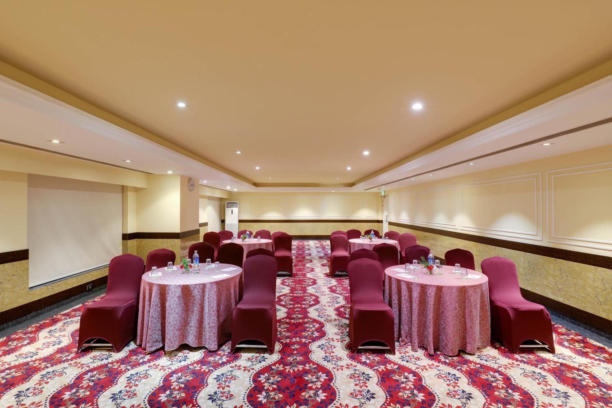 Ramada Plaza By Wyndham Agra Hotel Agra  Bagian luar foto