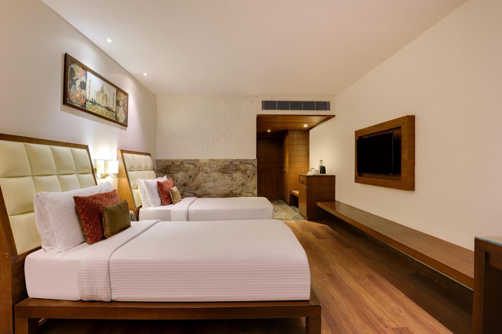 Ramada Plaza By Wyndham Agra Hotel Agra  Bagian luar foto